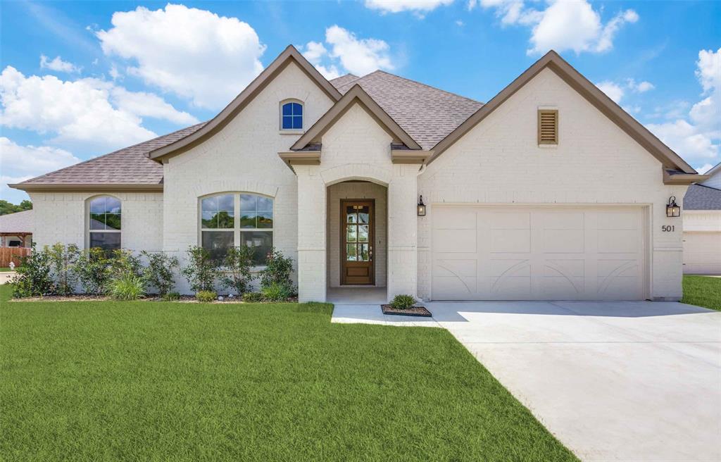 501 W Thoroughbred Property Photo 1