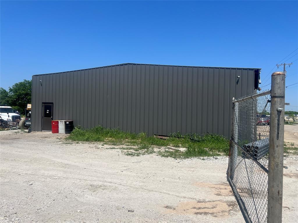 1606 S Main Street Property Photo 4