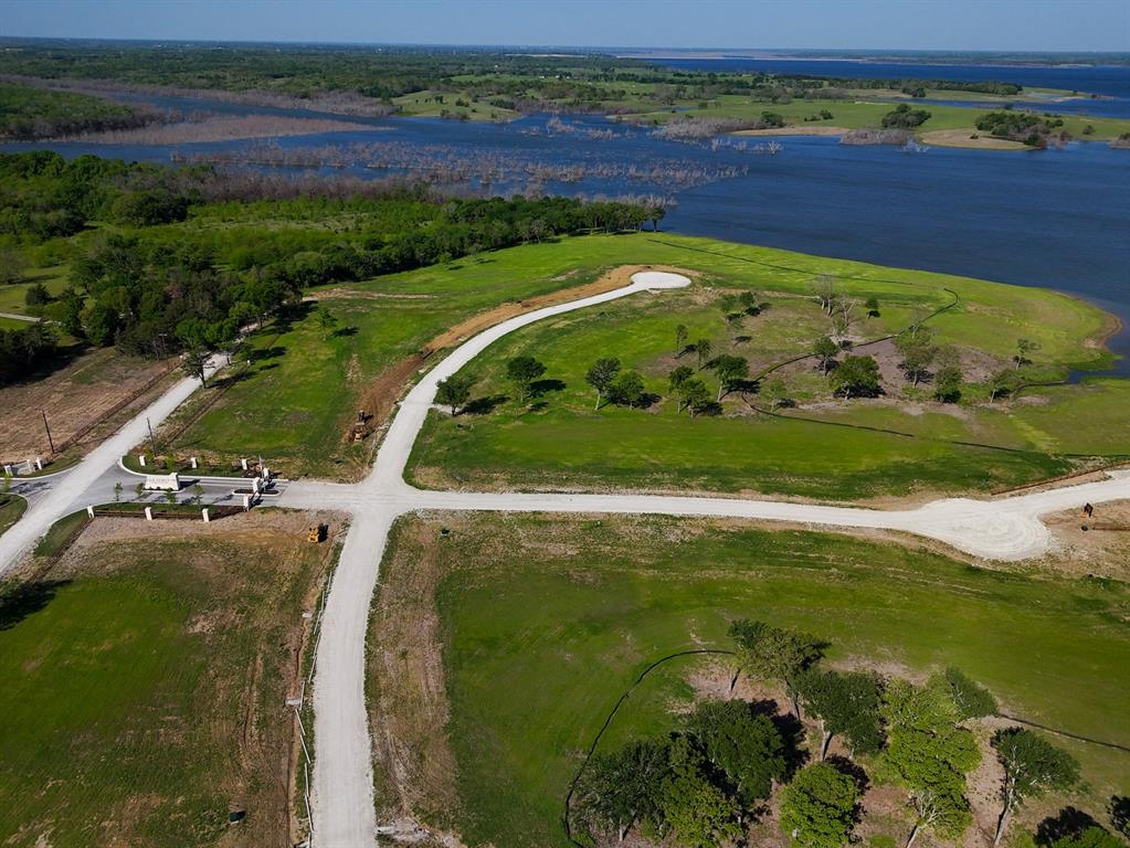 261 Clubhouse Drive Property Photo 5