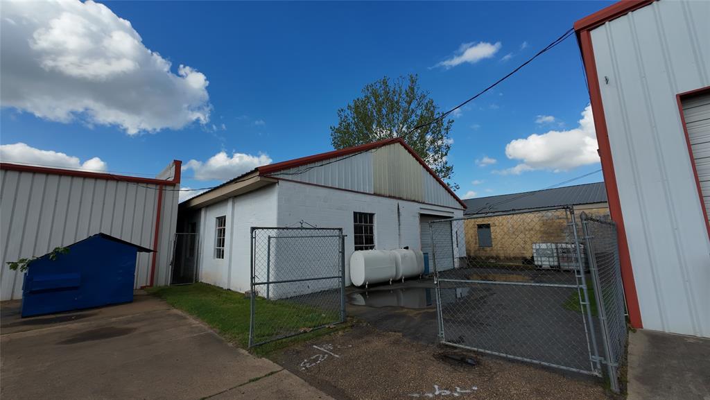 2136 E Texas Street Property Photo 4
