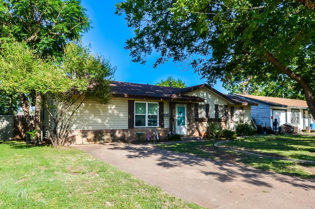 2489 Glendale Drive Property Photo 1