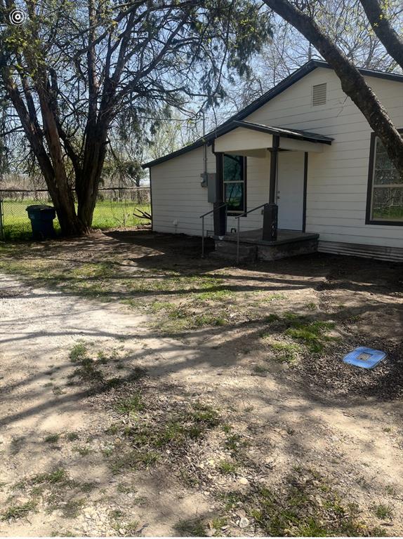 102 1/2 N Cypress Avenue Property Photo