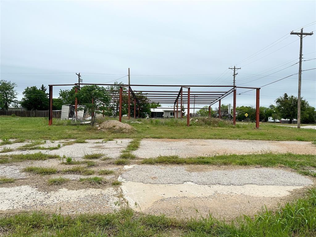 511 E 8th Street Property Photo 2