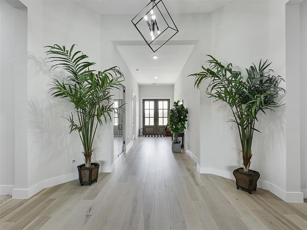 1026 Willow Point Property Photo 5