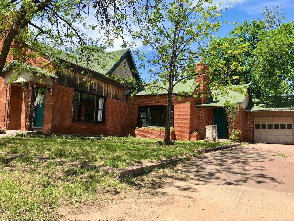 400 E Main Street Property Photo