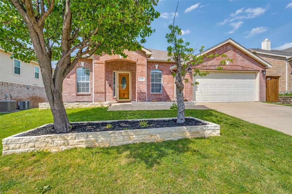 9308 Yorktown Street Property Photo 3