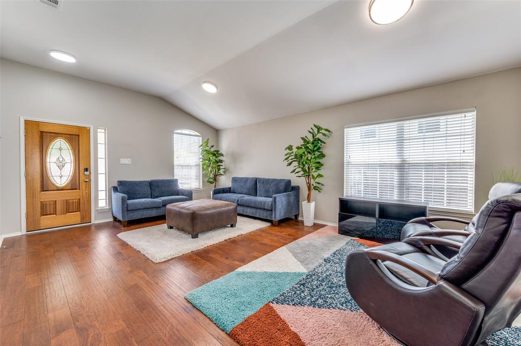 9308 Yorktown Street Property Photo 4