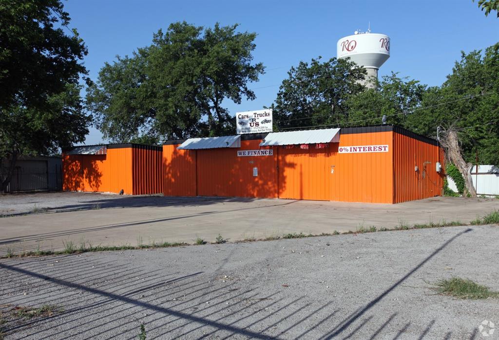 321 N Interstate 35 Road Property Photo 1