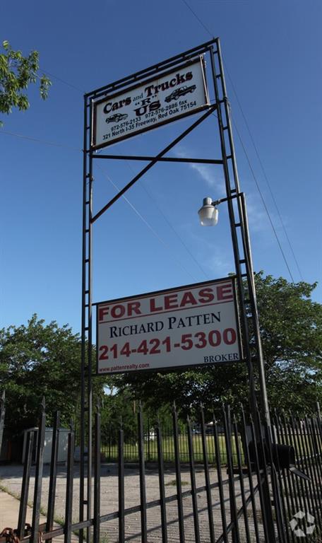 321 N Interstate 35 Road Property Photo 3