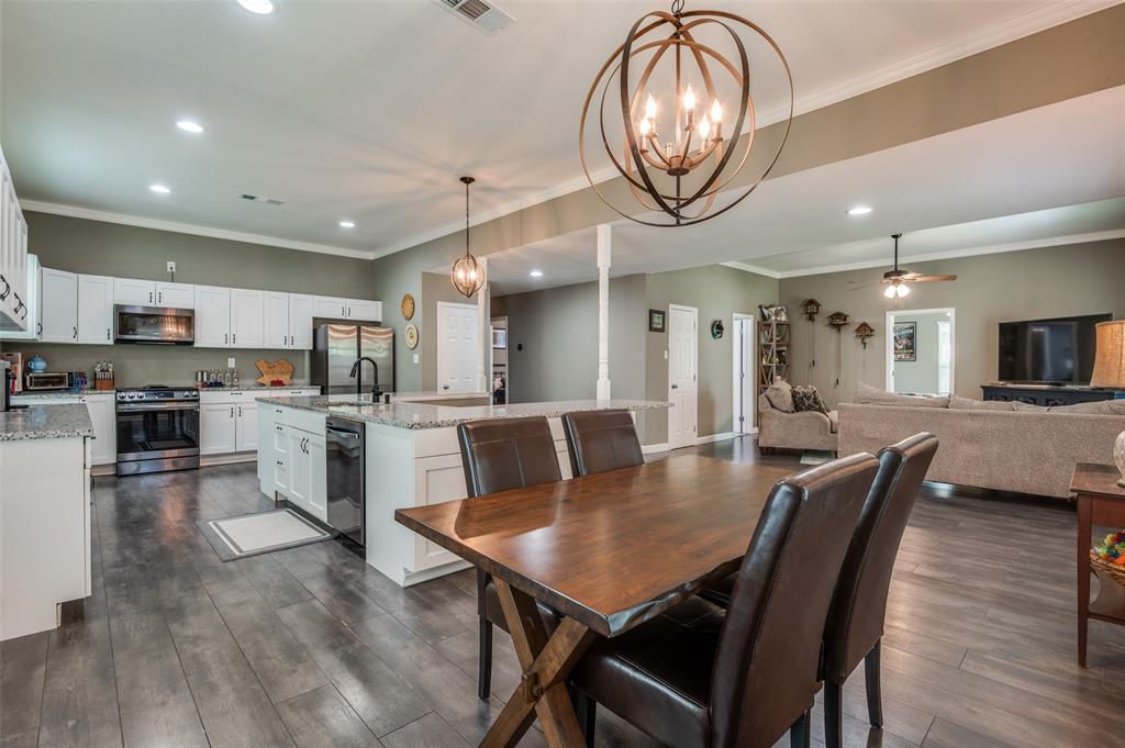 411 E Ross Street Property Photo 1