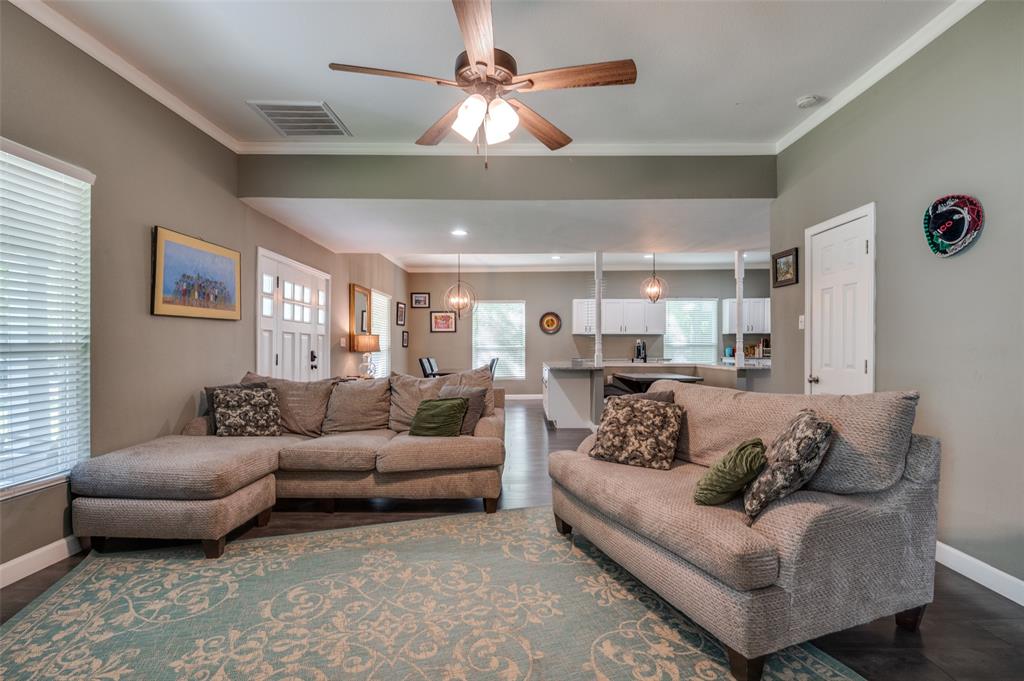 411 E Ross Street Property Photo 9