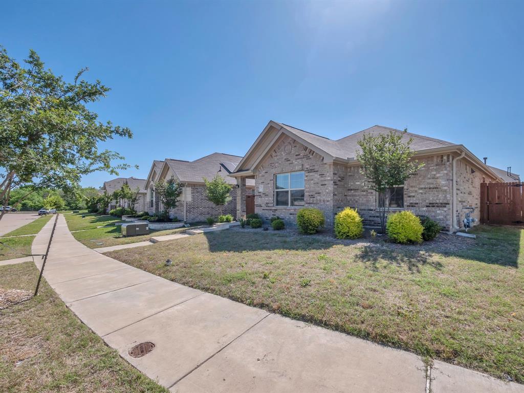 2913 Meadowlands Drive Property Photo 1
