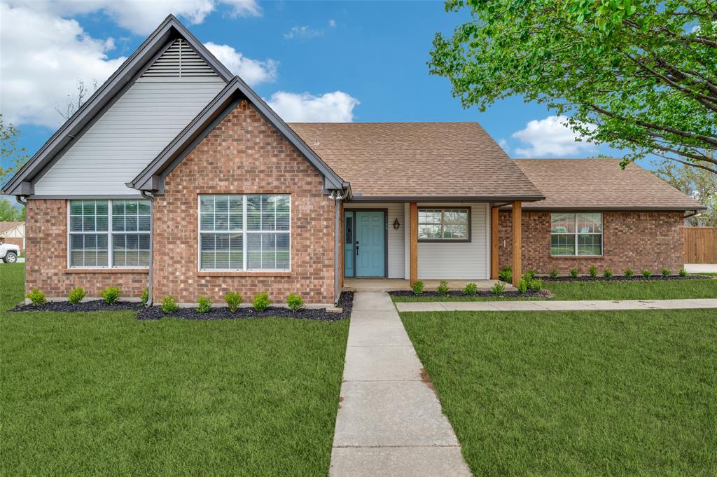 1106 N Saint James Circle Property Photo