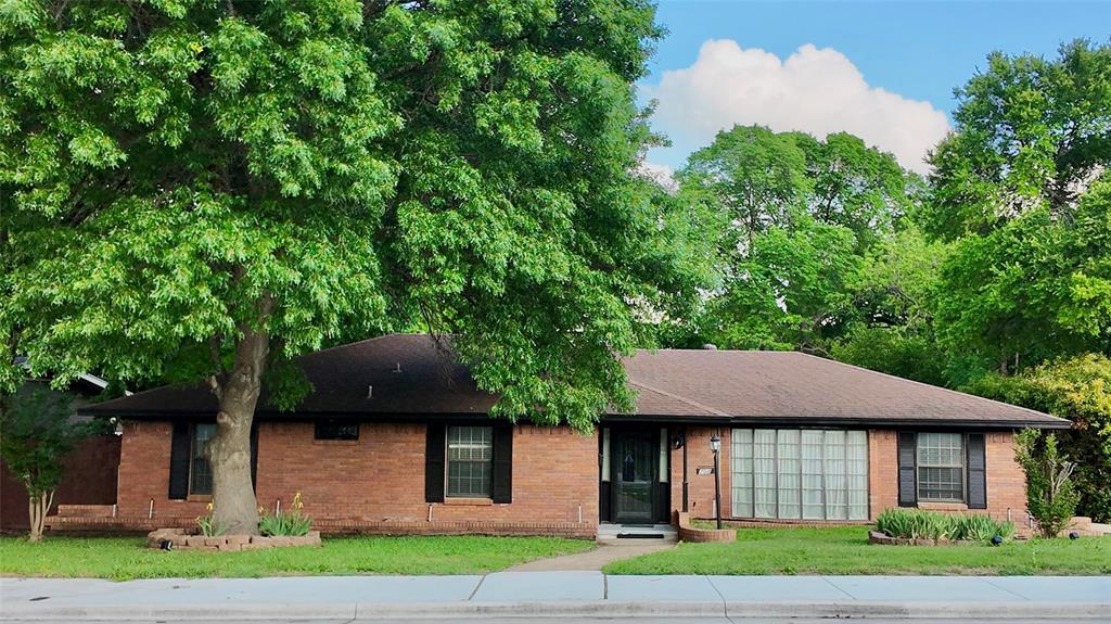 708 Glen Oaks Blvd Property Photo
