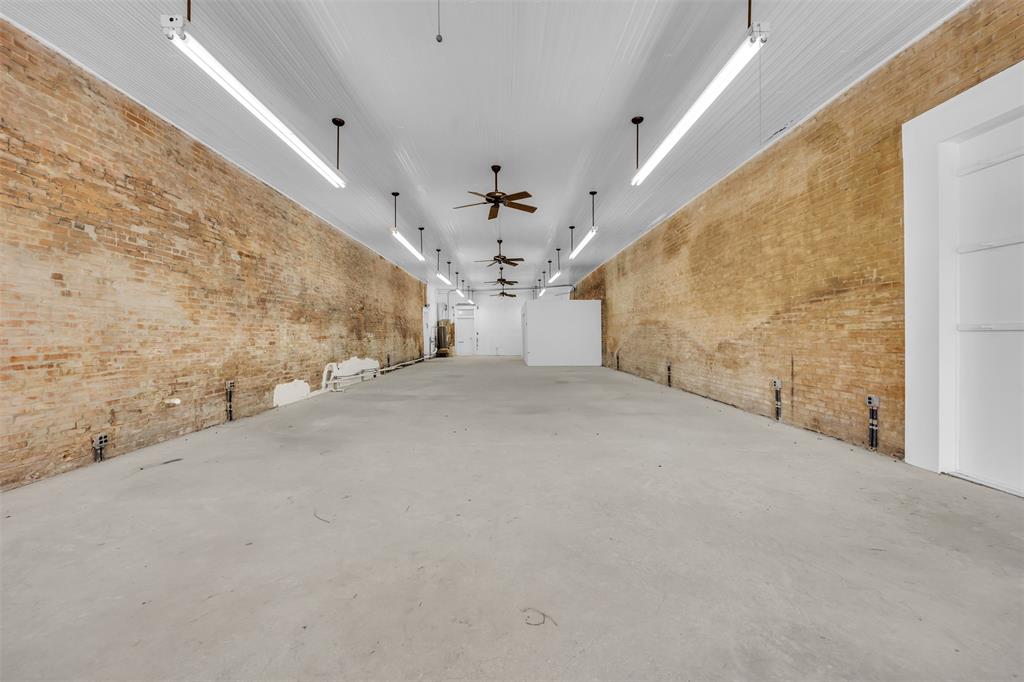 102 E Calhoun Street Property Photo 3