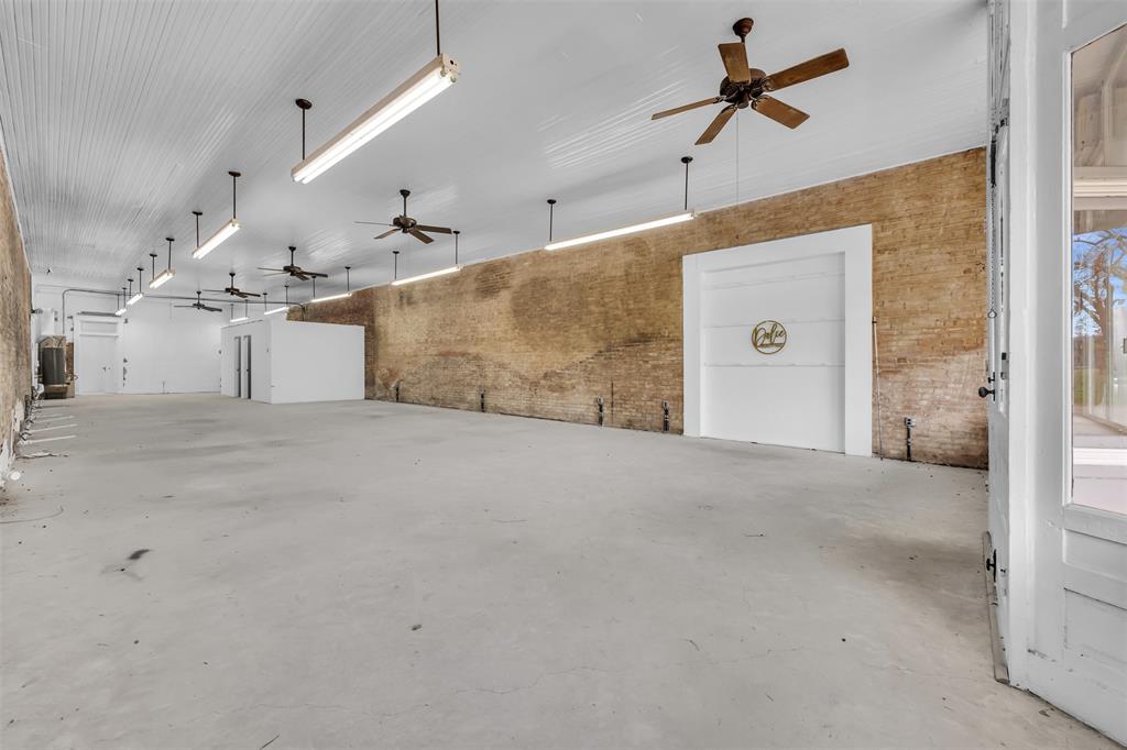102 E Calhoun Street Property Photo 4