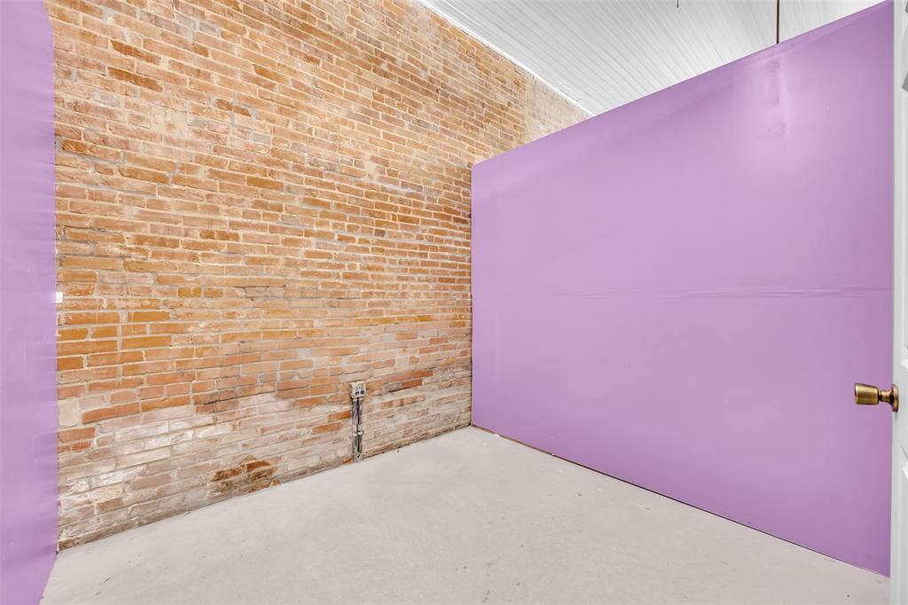 102 E Calhoun Street Property Photo 7