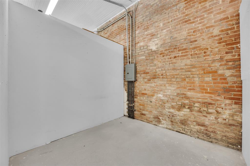 102 E Calhoun Street Property Photo 8