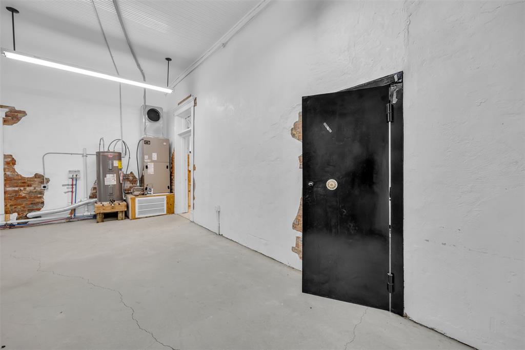102 E Calhoun Street Property Photo 11