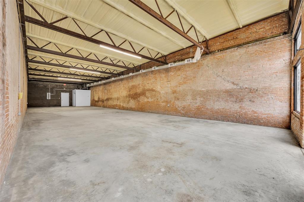114 E Calhoun Street Property Photo 4