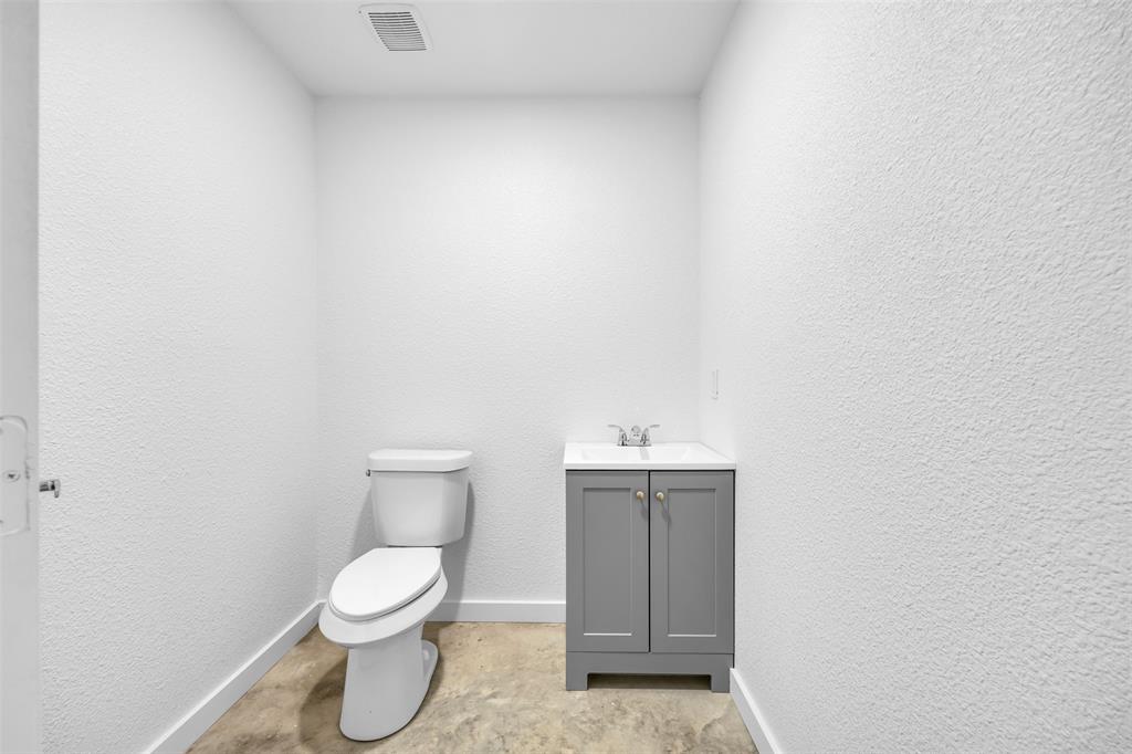 114 E Calhoun Street Property Photo 7