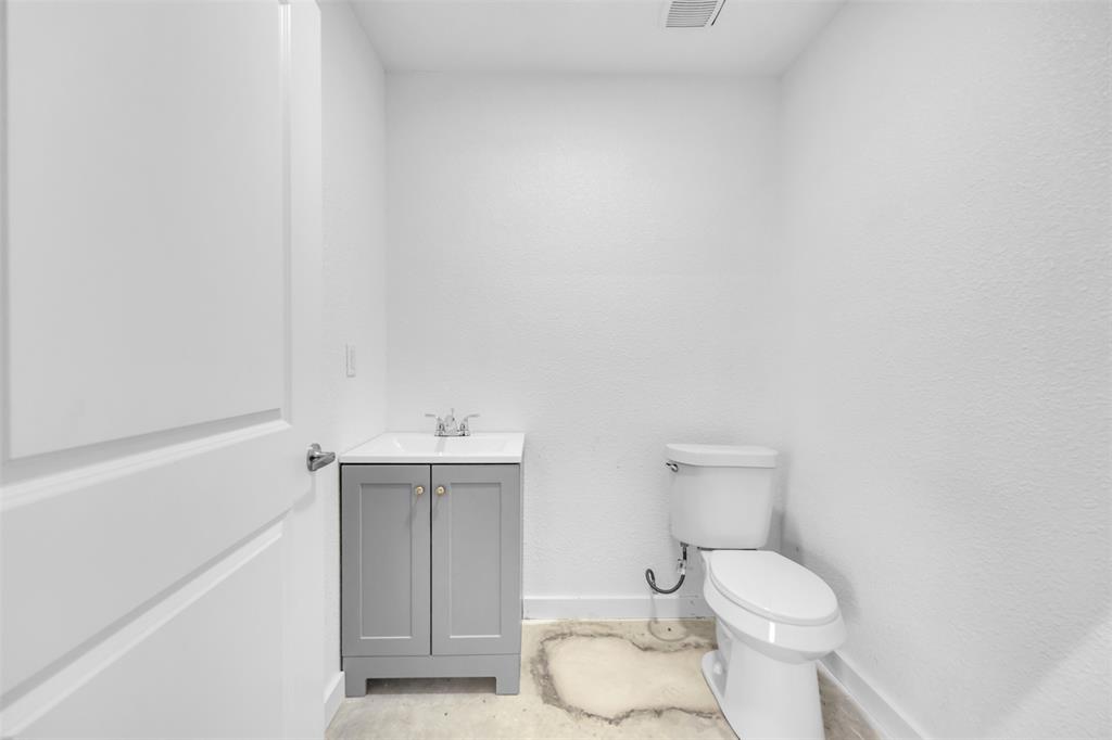 102 N Dallas Street Property Photo 6