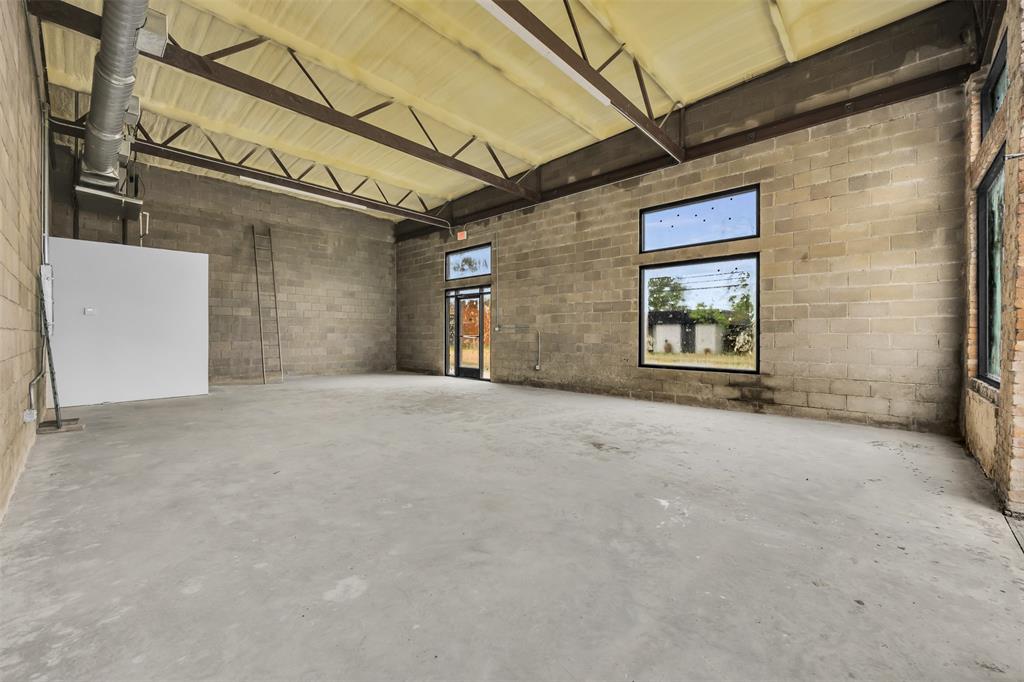 104 N Dallas Street Property Photo 6