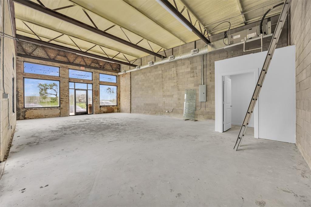 104 N Dallas Street Property Photo 8