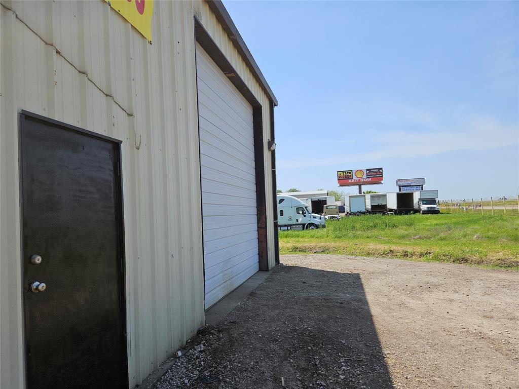 7723 W Us Highway 175 Property Photo 2