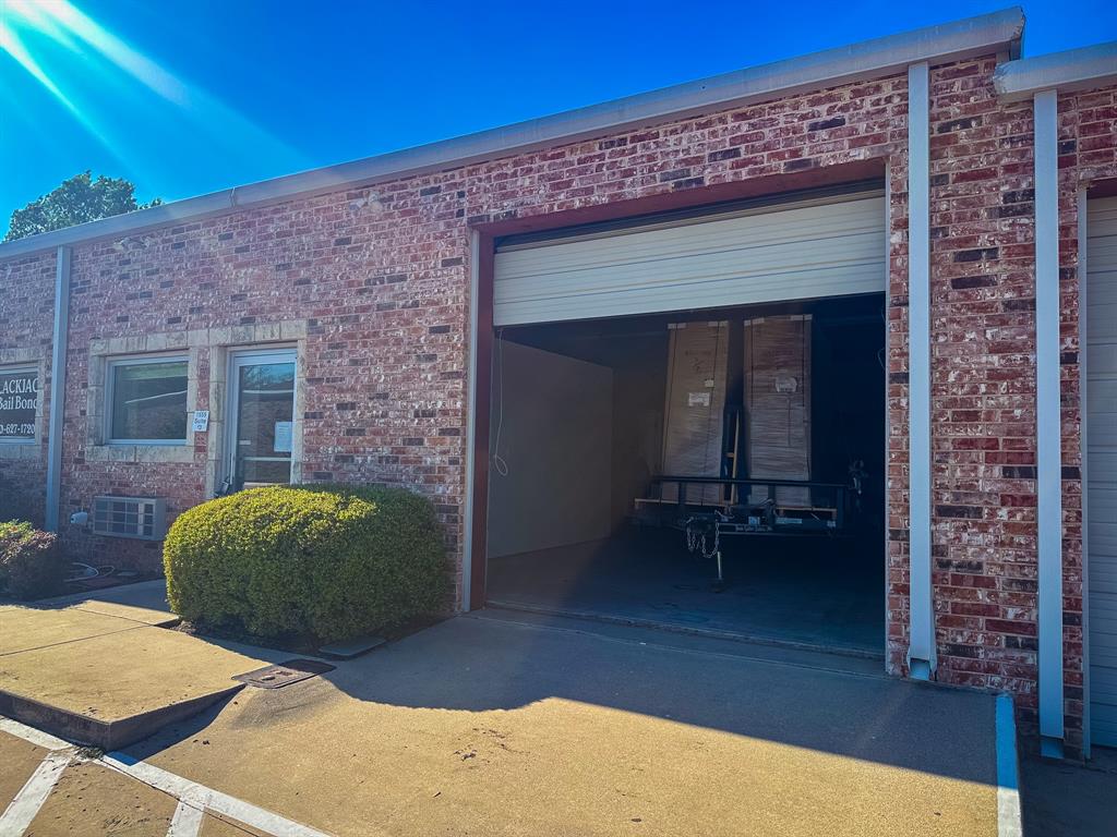 1555-3 W Business 380 Property Photo 1