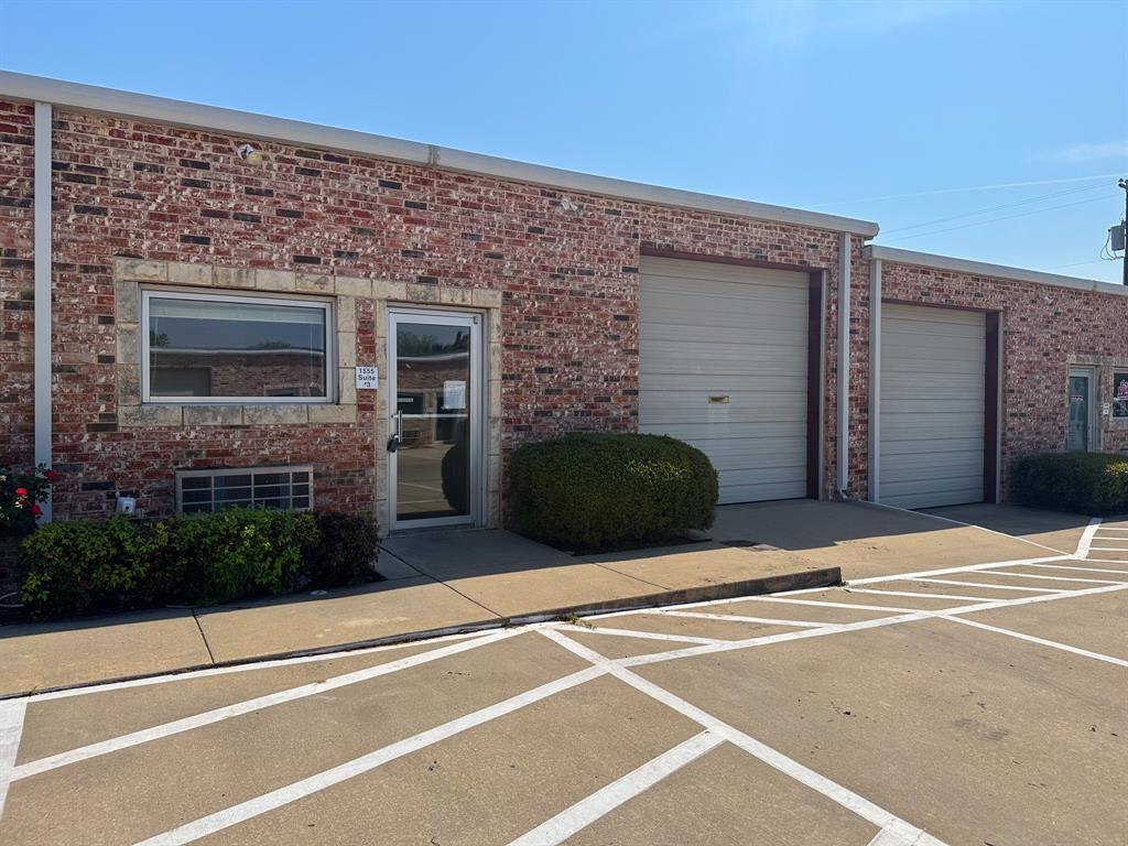 1555-3 W Business 380 Property Photo 3