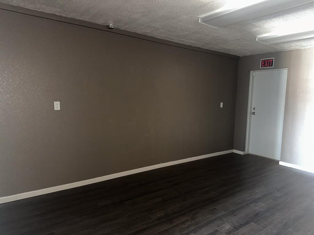 1555-3 W Business 380 Property Photo 8