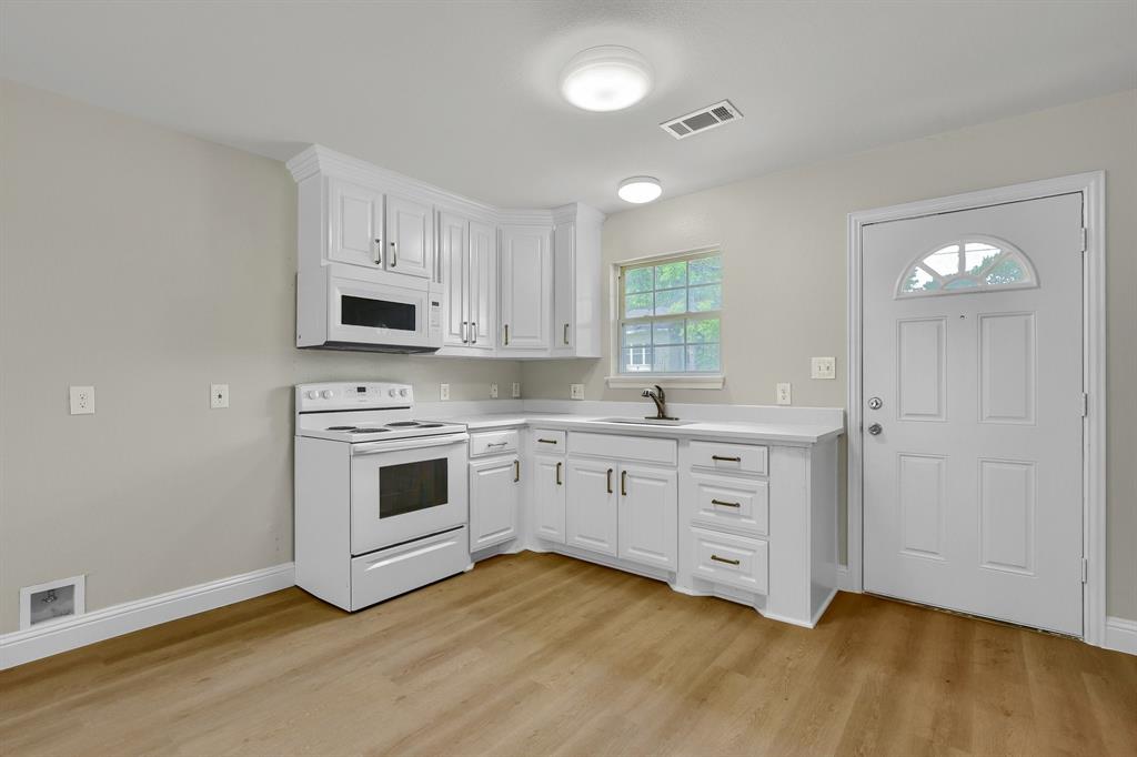 107 Houston Street Property Photo 3