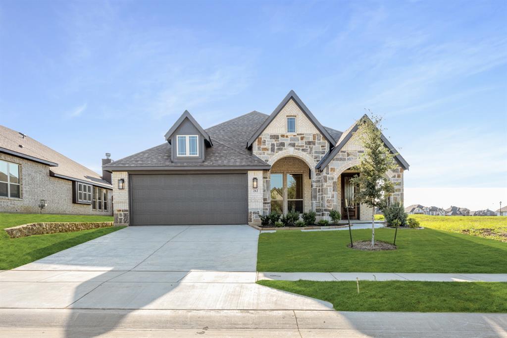 212 Shawnee Trail Property Photo 1