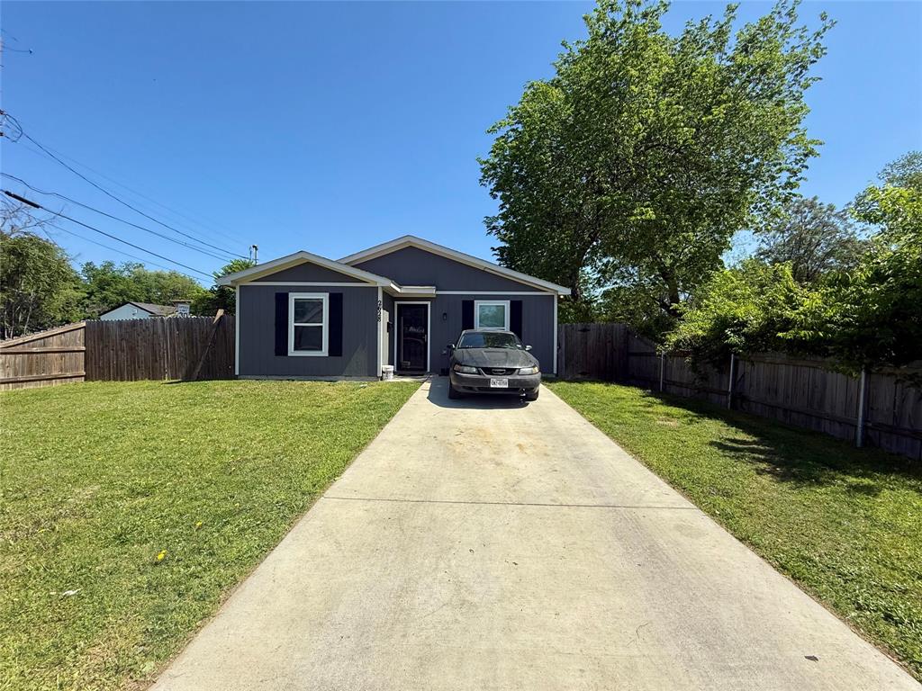 2628 Lagow Street Property Photo