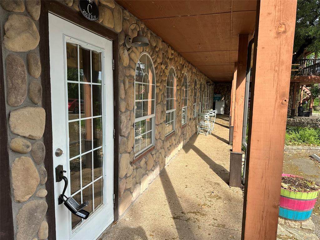200 E Elm Street Property Photo 1