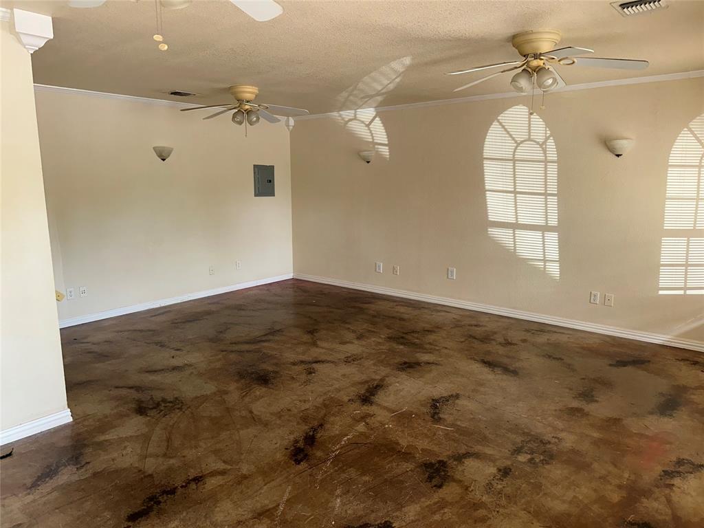 200 E Elm Street Property Photo 2