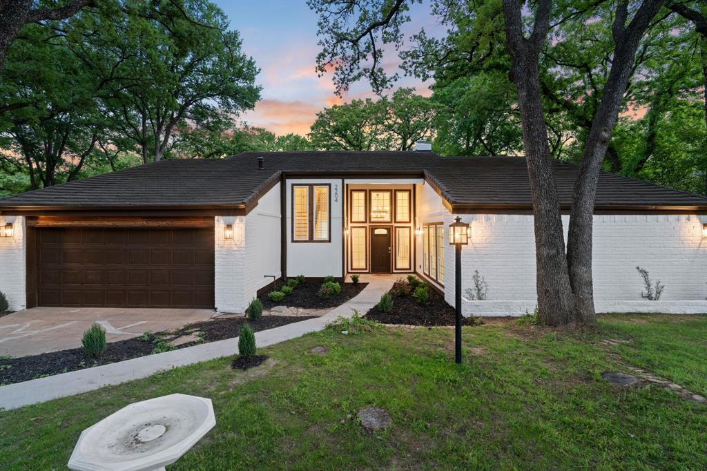 2204 Wood Cliff Court Property Photo 2