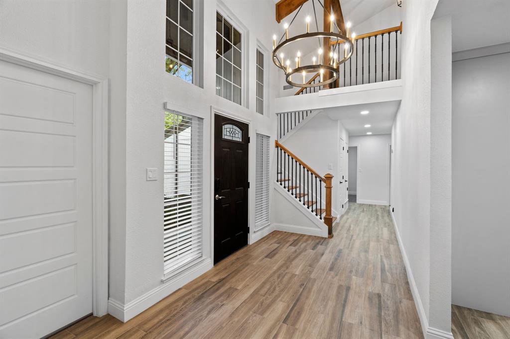 2204 Wood Cliff Court Property Photo 4