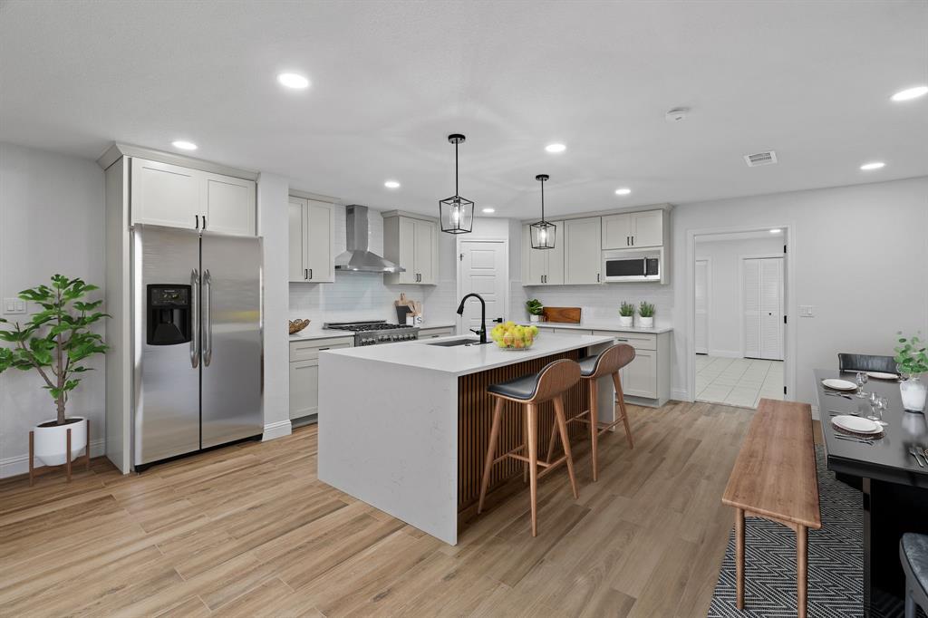 2204 Wood Cliff Court Property Photo 8