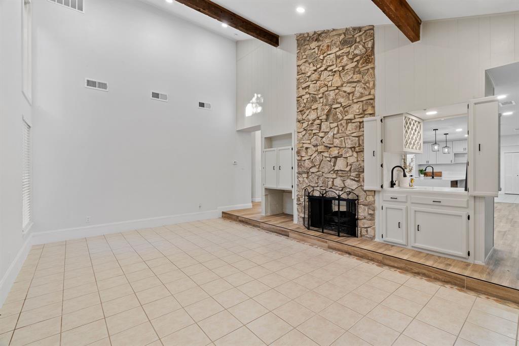 2204 Wood Cliff Court Property Photo 11