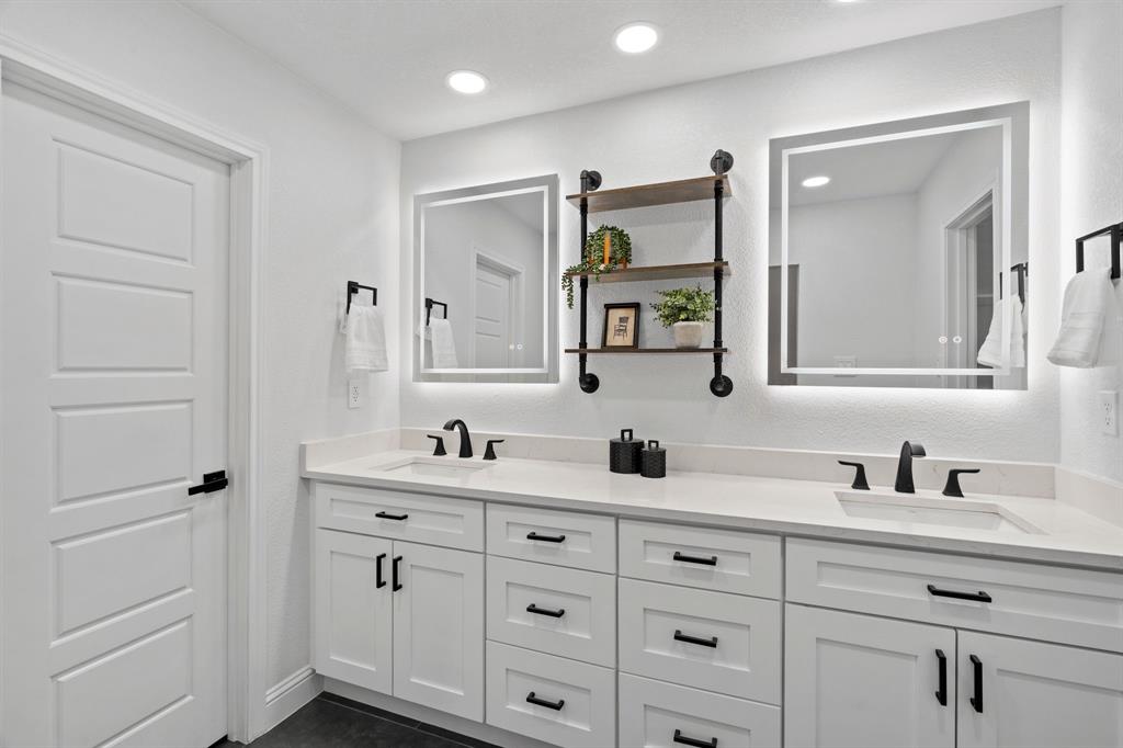 2204 Wood Cliff Court Property Photo 17