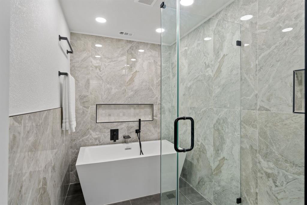 2204 Wood Cliff Court Property Photo 19