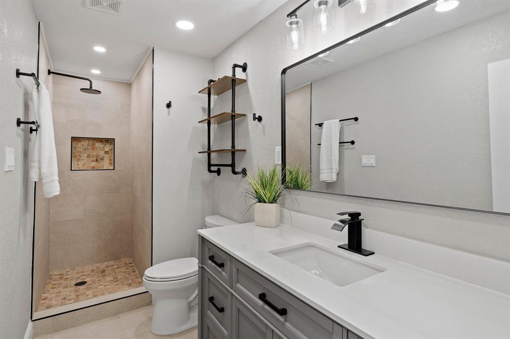 2204 Wood Cliff Court Property Photo 23