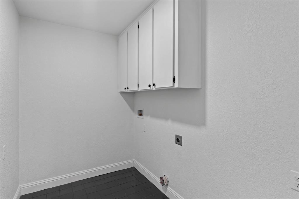2204 Wood Cliff Court Property Photo 27