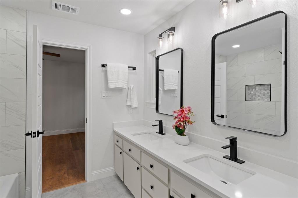 2204 Wood Cliff Court Property Photo 29