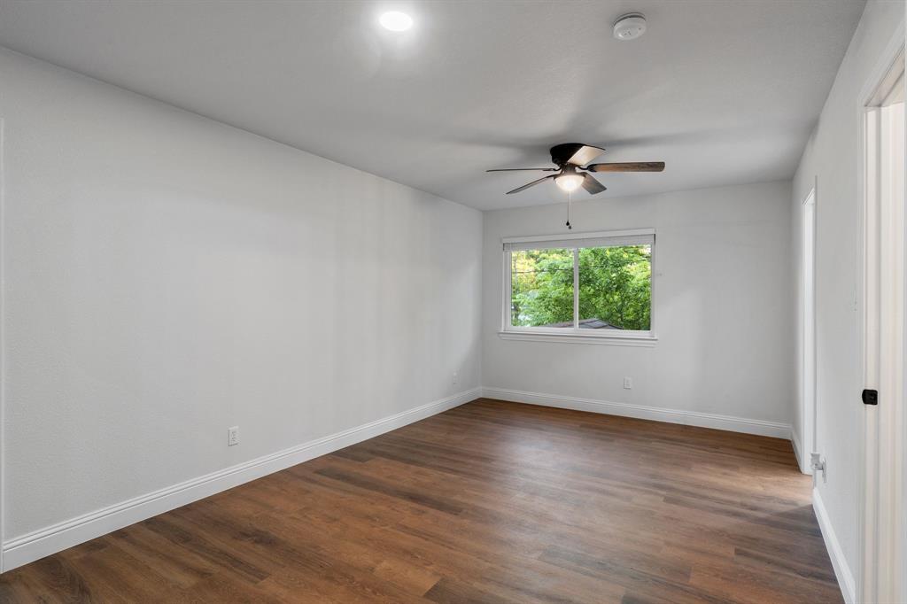 2204 Wood Cliff Court Property Photo 32