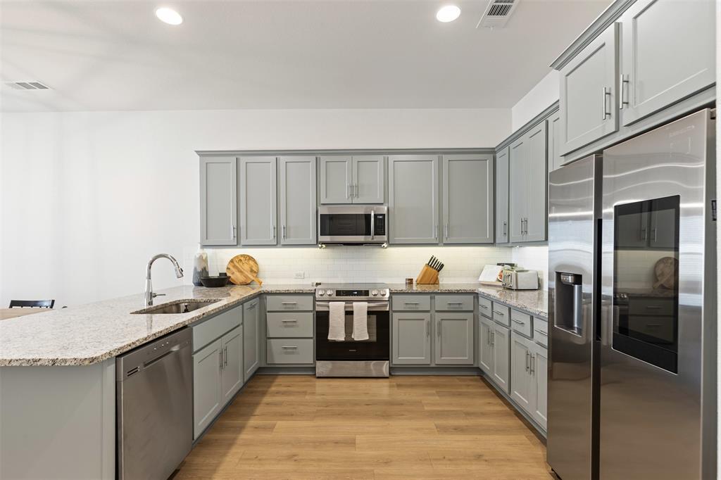 2827 Stanley Avenue Property Photo
