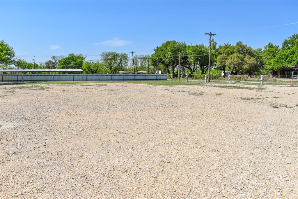 903 W Broadway Property Photo 3