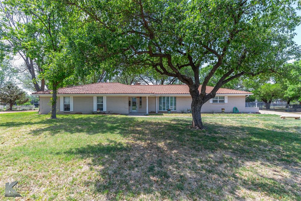 1910 Willow Drive Property Photo